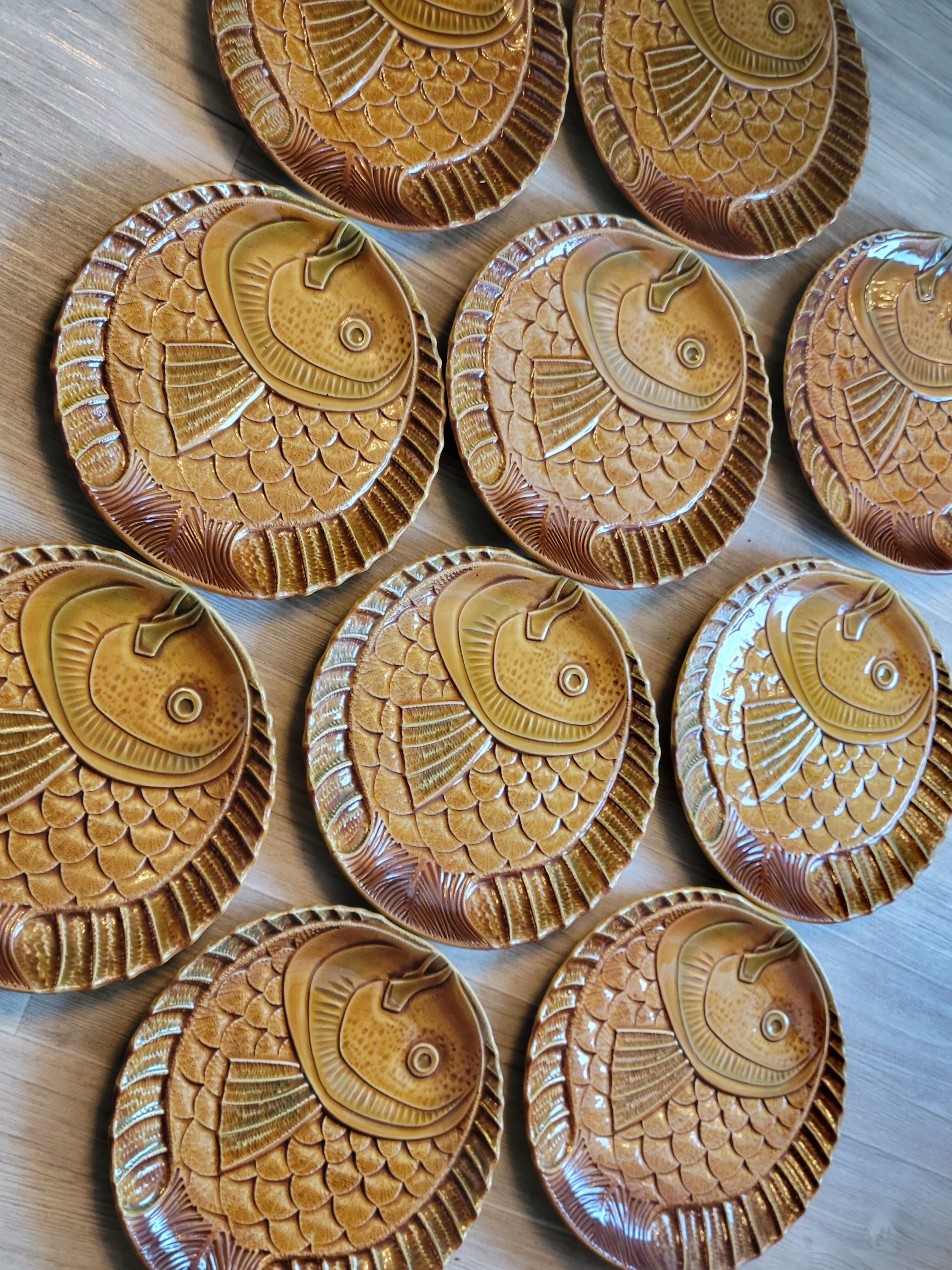 10 flat plates fish décor in vintage Sarreguemines slip