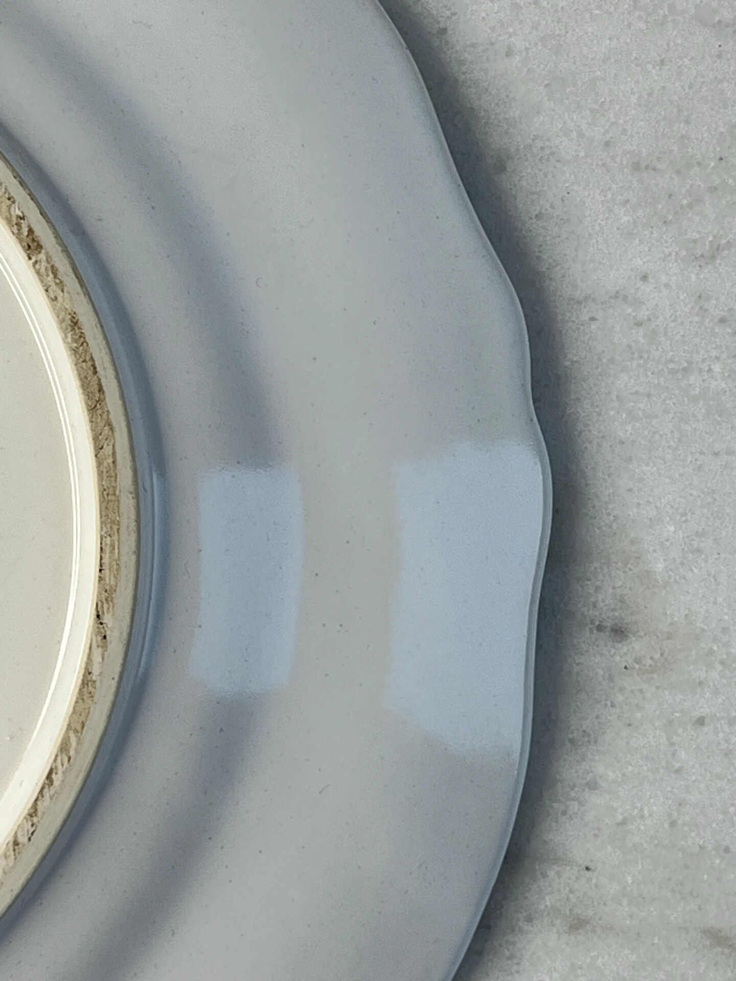 Assiette en faïence de Moustiers signée 23cm
