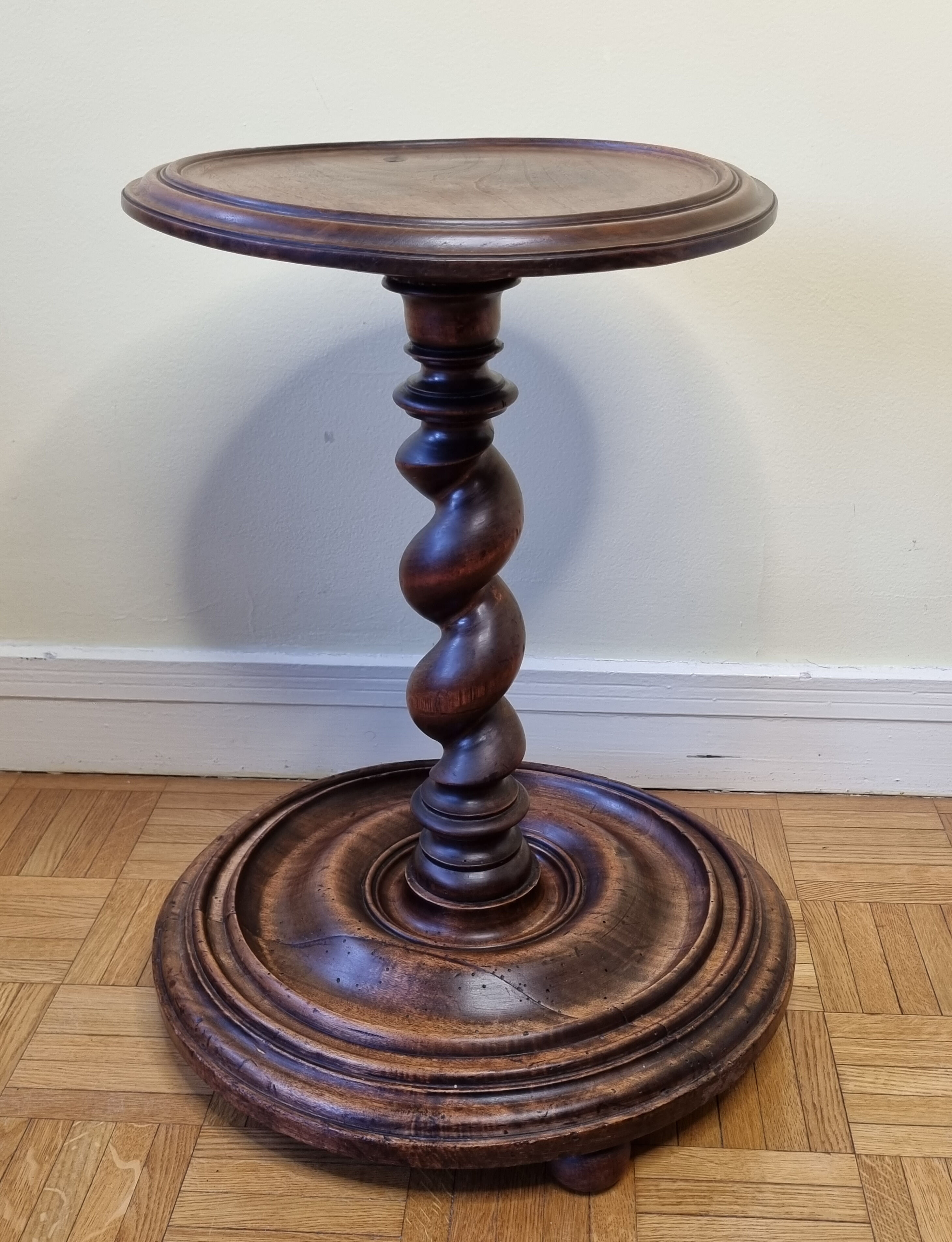 Table d'appoint en bois tourné, 52 cm
