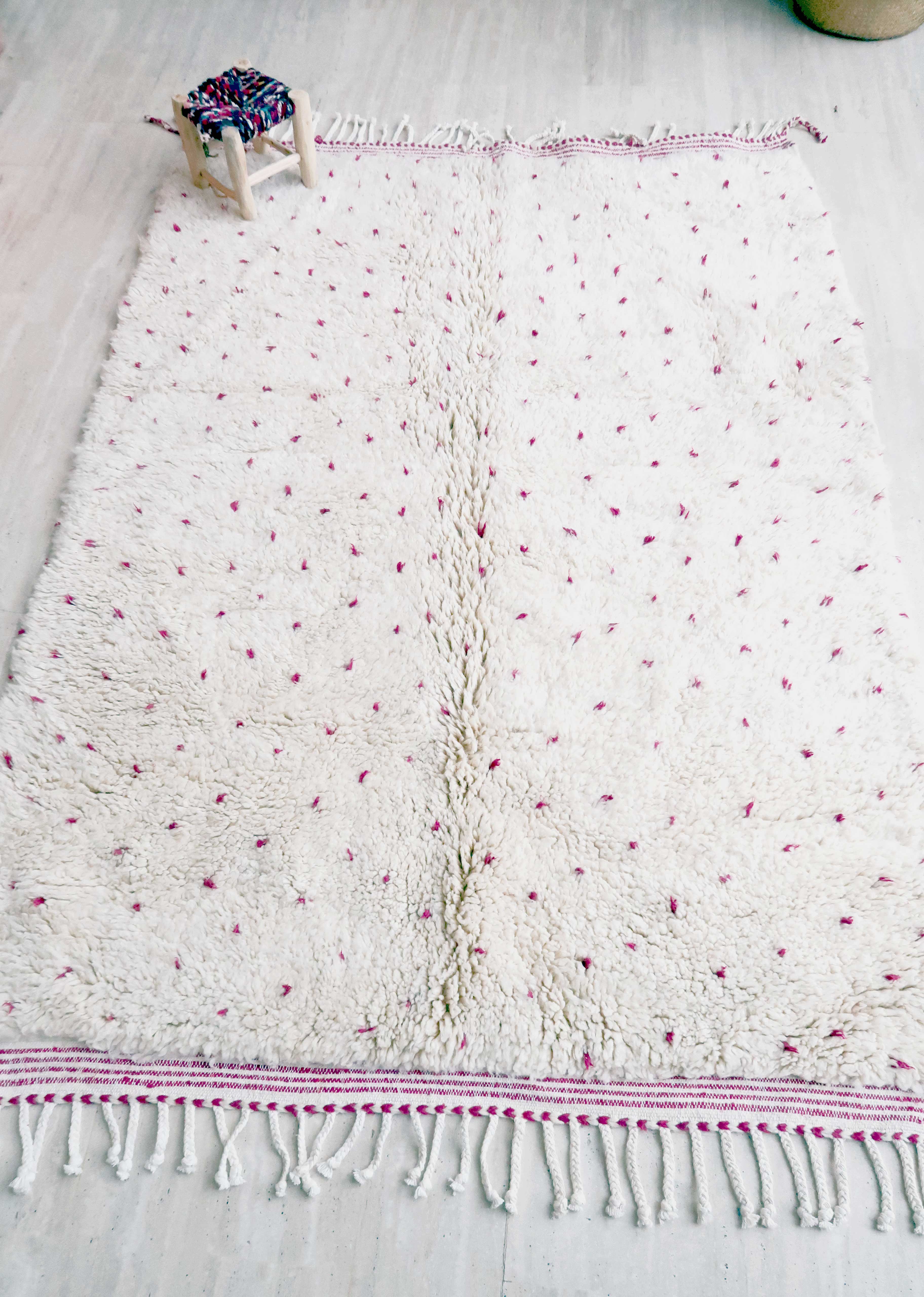 Berber carpet Blessed Ouarain with pink dots fushia and white