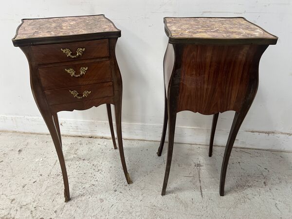 Paire de petites commodes marquetées de style Louis XV Dessus marbre XX siè