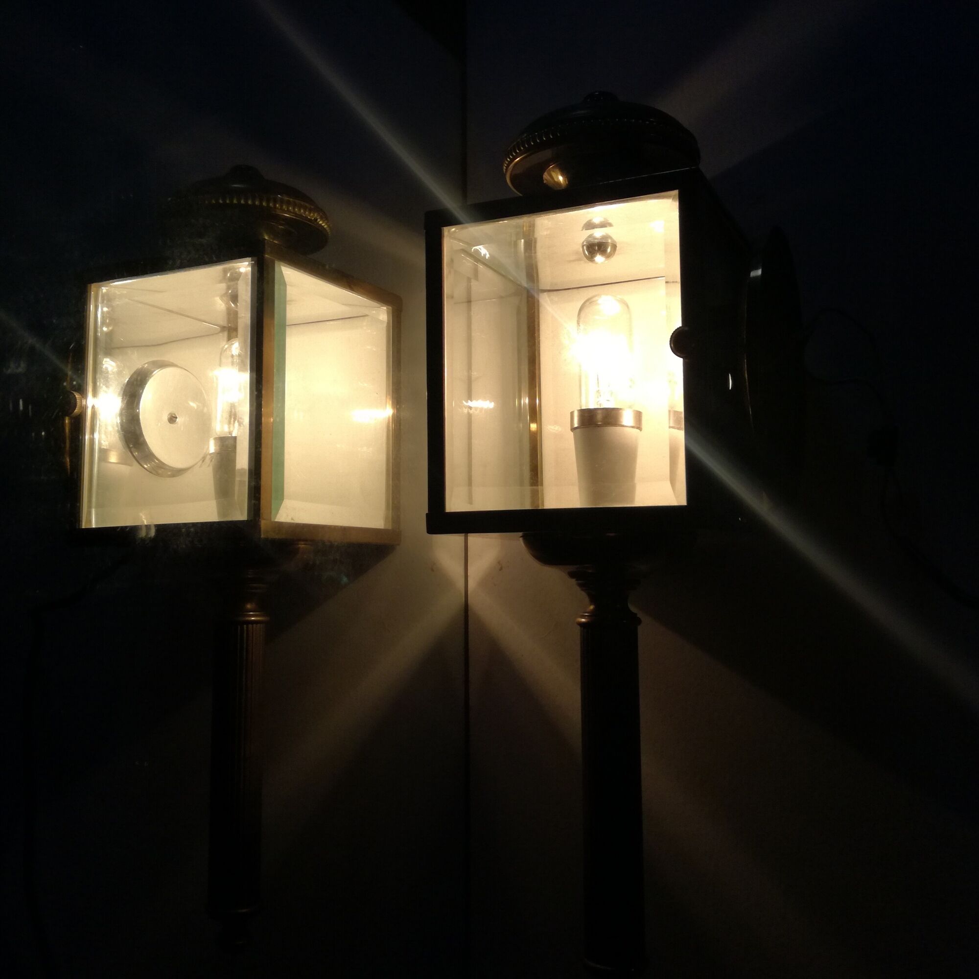 Brass and beveled glass lantern-like wall lamps in brass and beveled glass