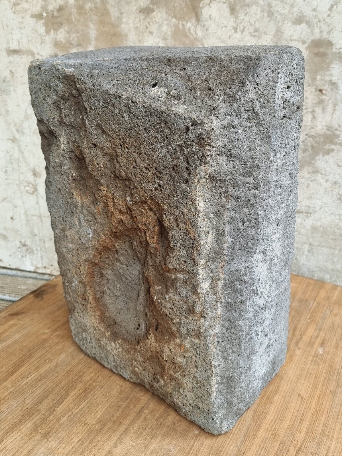 Auge en pierre lavabo antique français