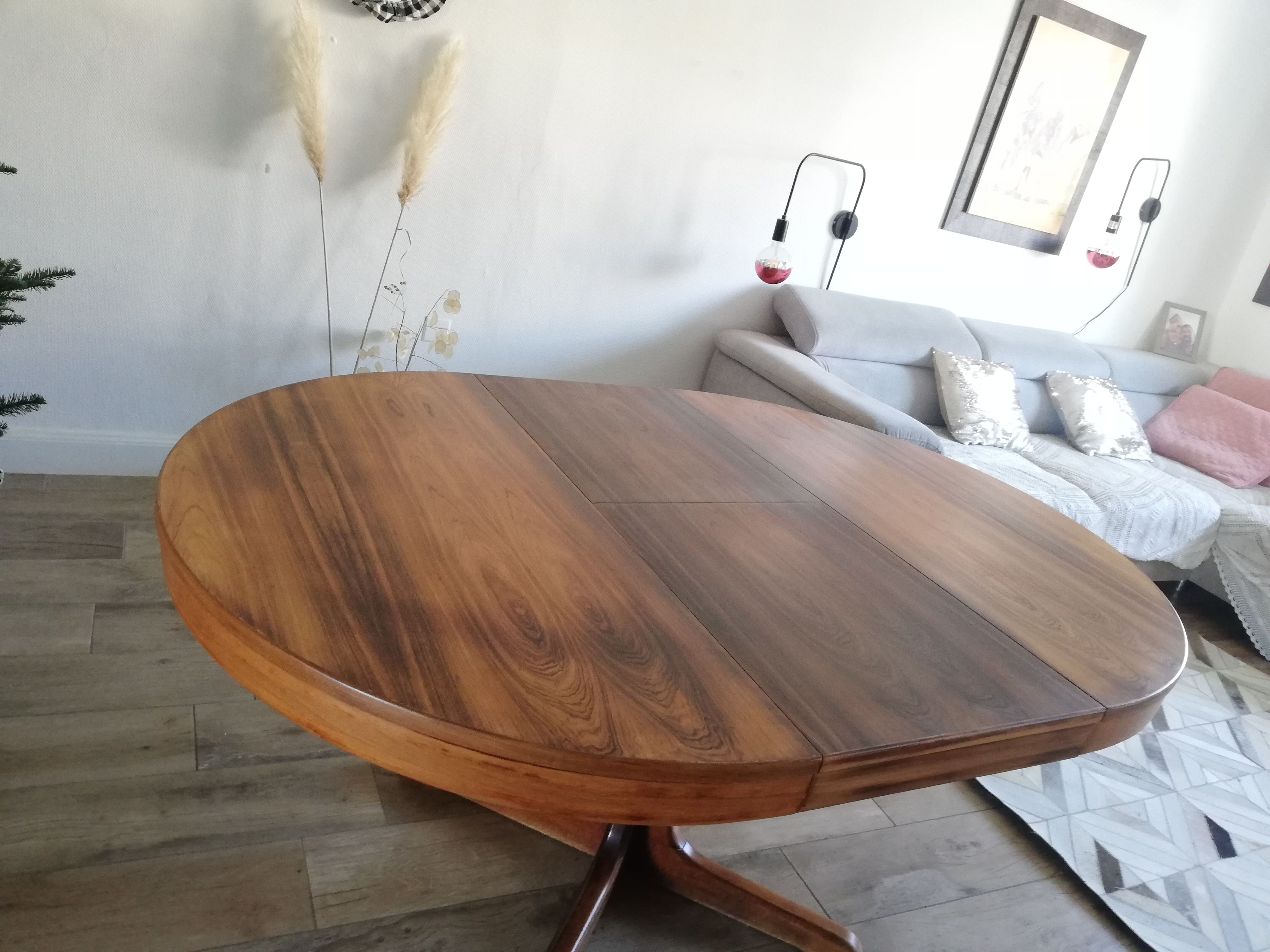 Extendable rosewood butterfly round table