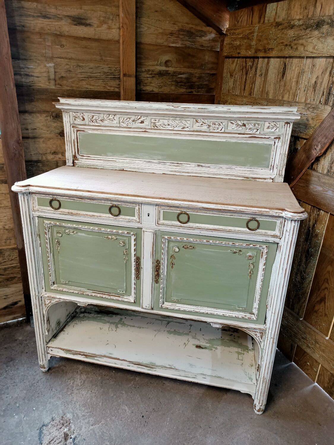 Patinated buffet service