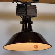 Lampe de plafond industrielle en émail noir à forme de ciseaux, années 1930