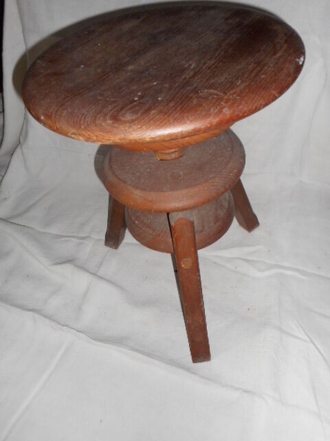 Shop stool with screw
