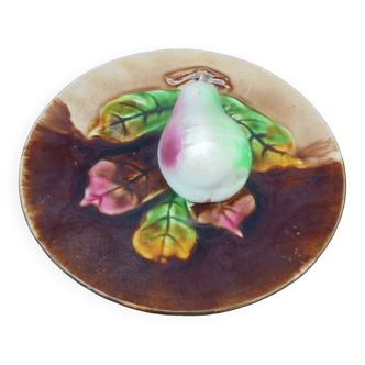 Plate in slip trompe l'oeil pear