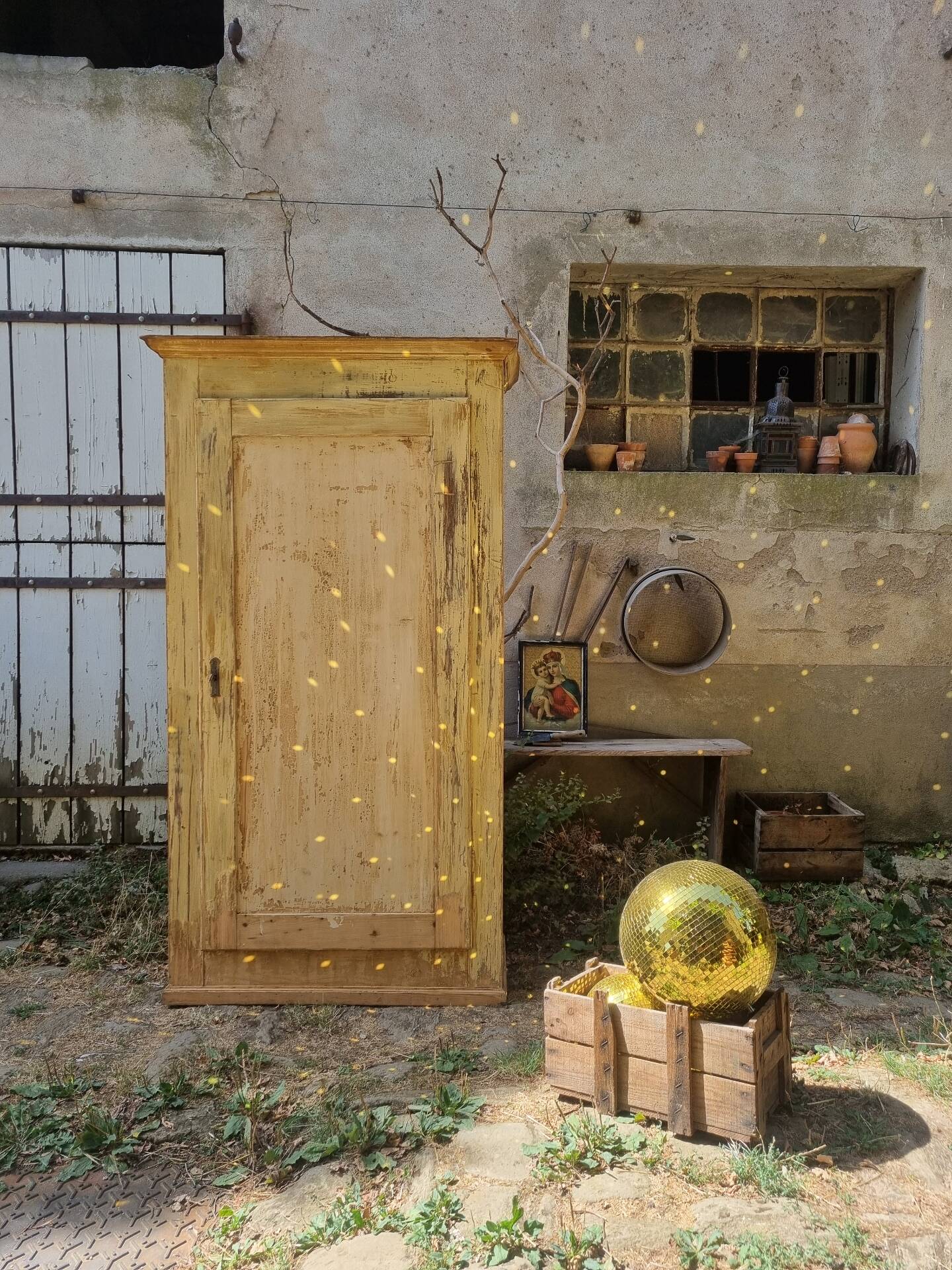 Wooden bonnetière