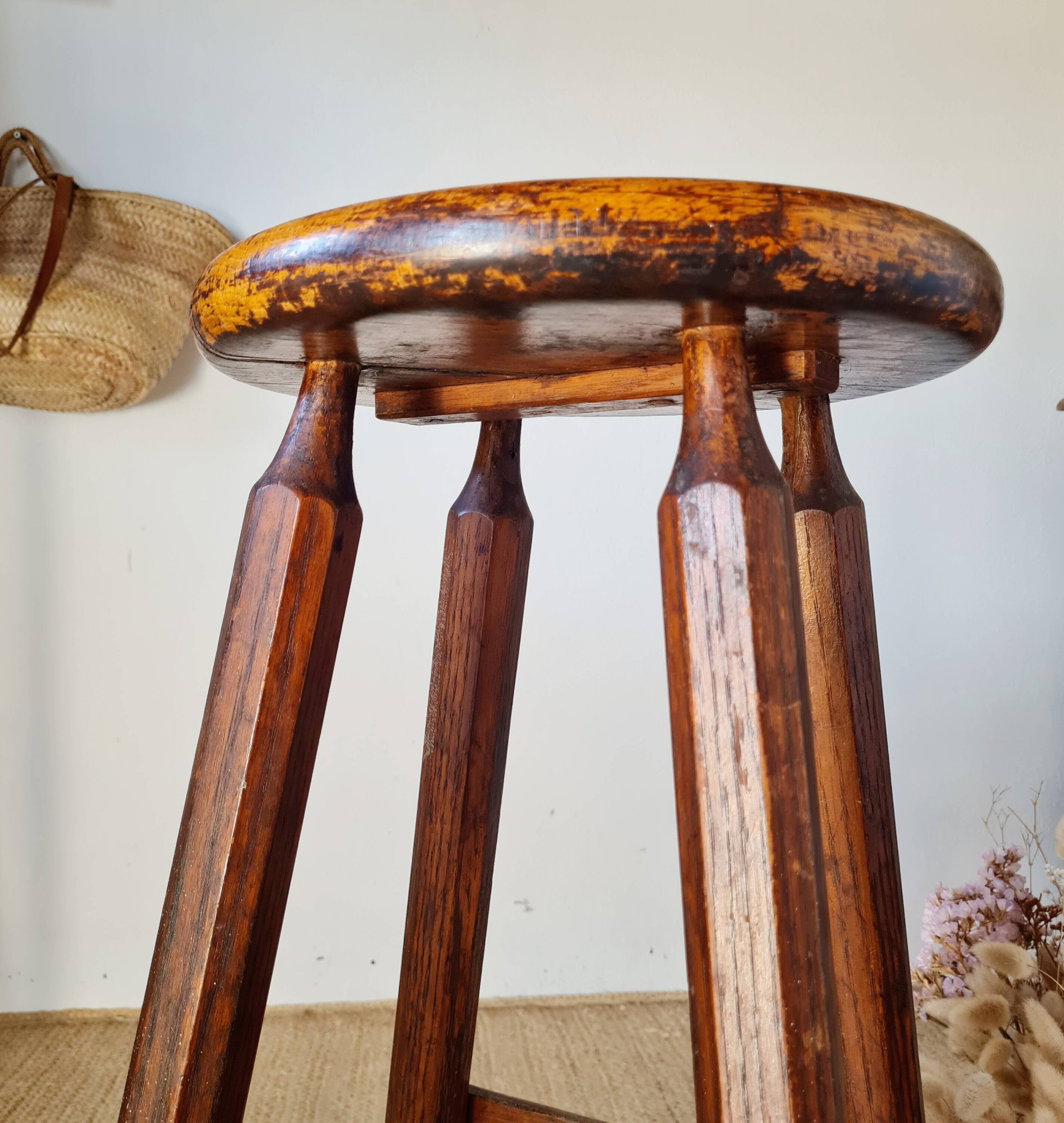 Tabouret haut d'atelier patiné