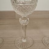 Verres à pied anciens taillés style St Louis 30 pièces