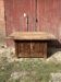 Grande table en bois massif , rangement avec 2 portes
