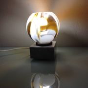 Lampe globe en verre polychrome sur socle marbre / vintage années 60-70