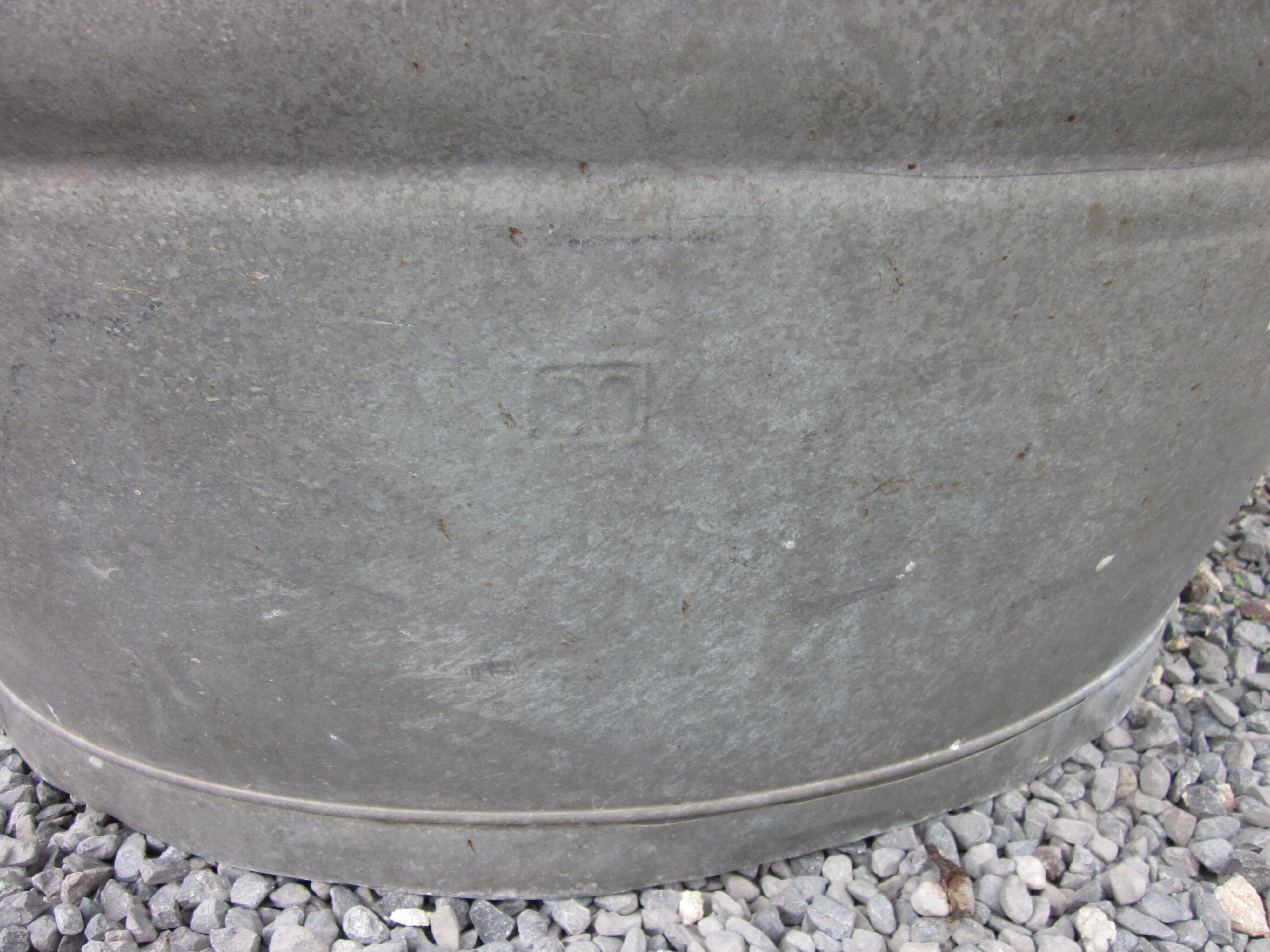 Oval zinc basin