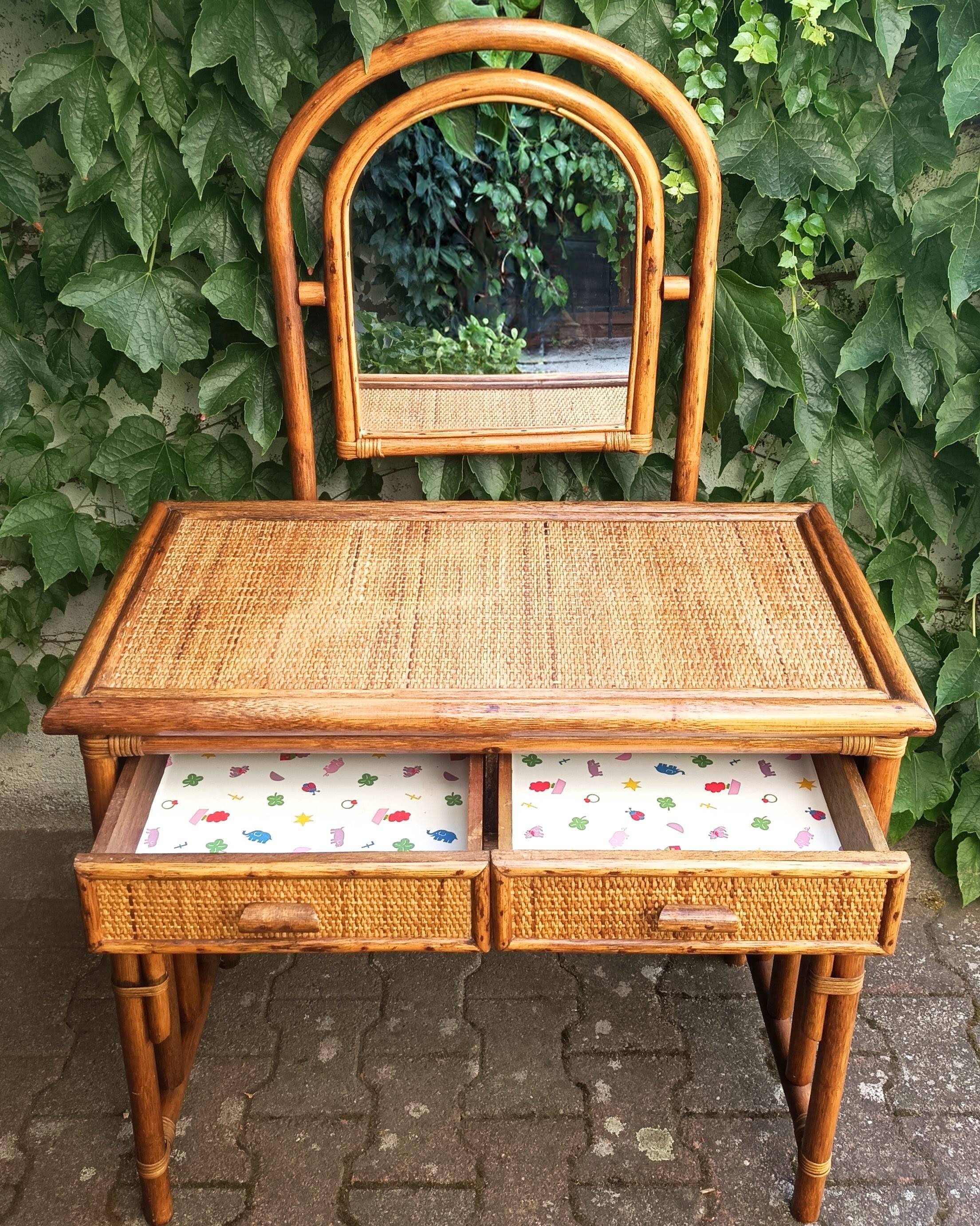 Rattan hairdresser