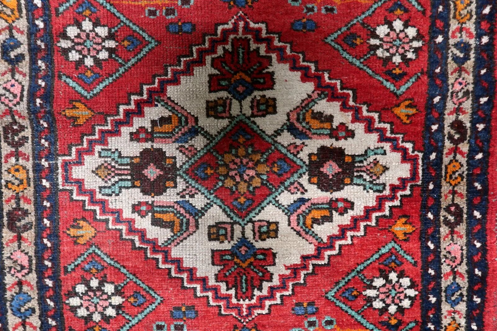 1920s Handmade Vintage Wool Medallion Rug, Red, 93 × 202 cm - 1C1292