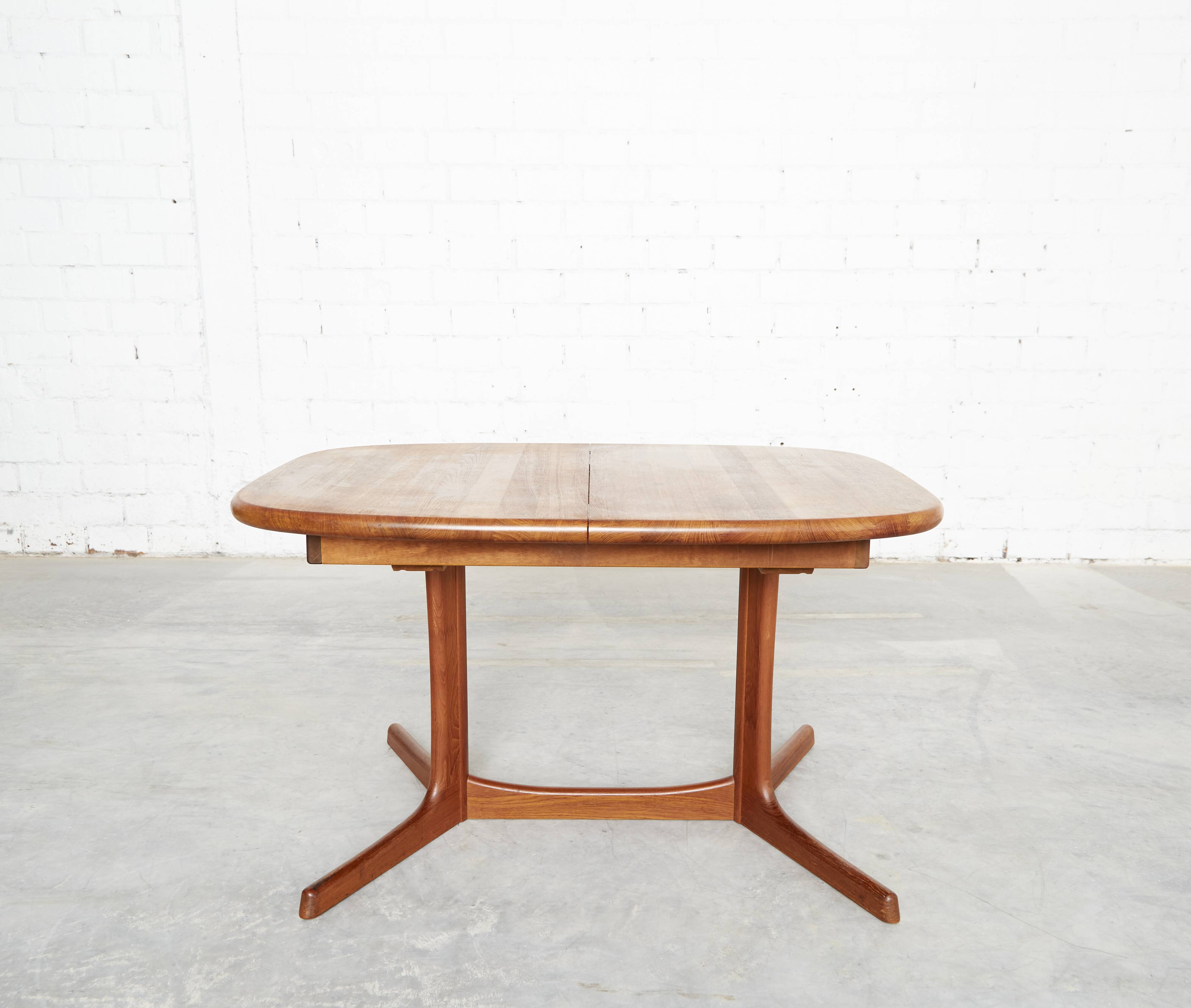 Juul Kristensen superelliptical Mid-Century Dining Table for Glostrup