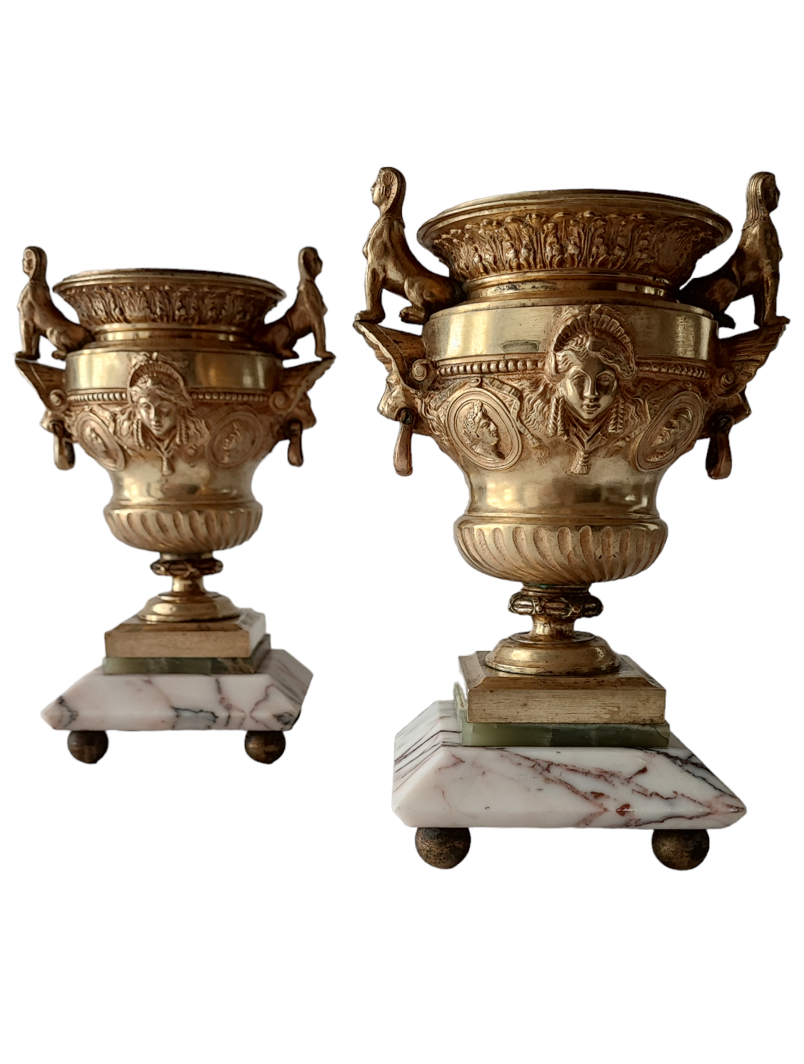 Paire de vases en bronze