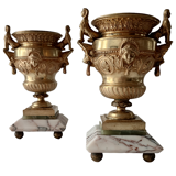 Paire de vases en bronze