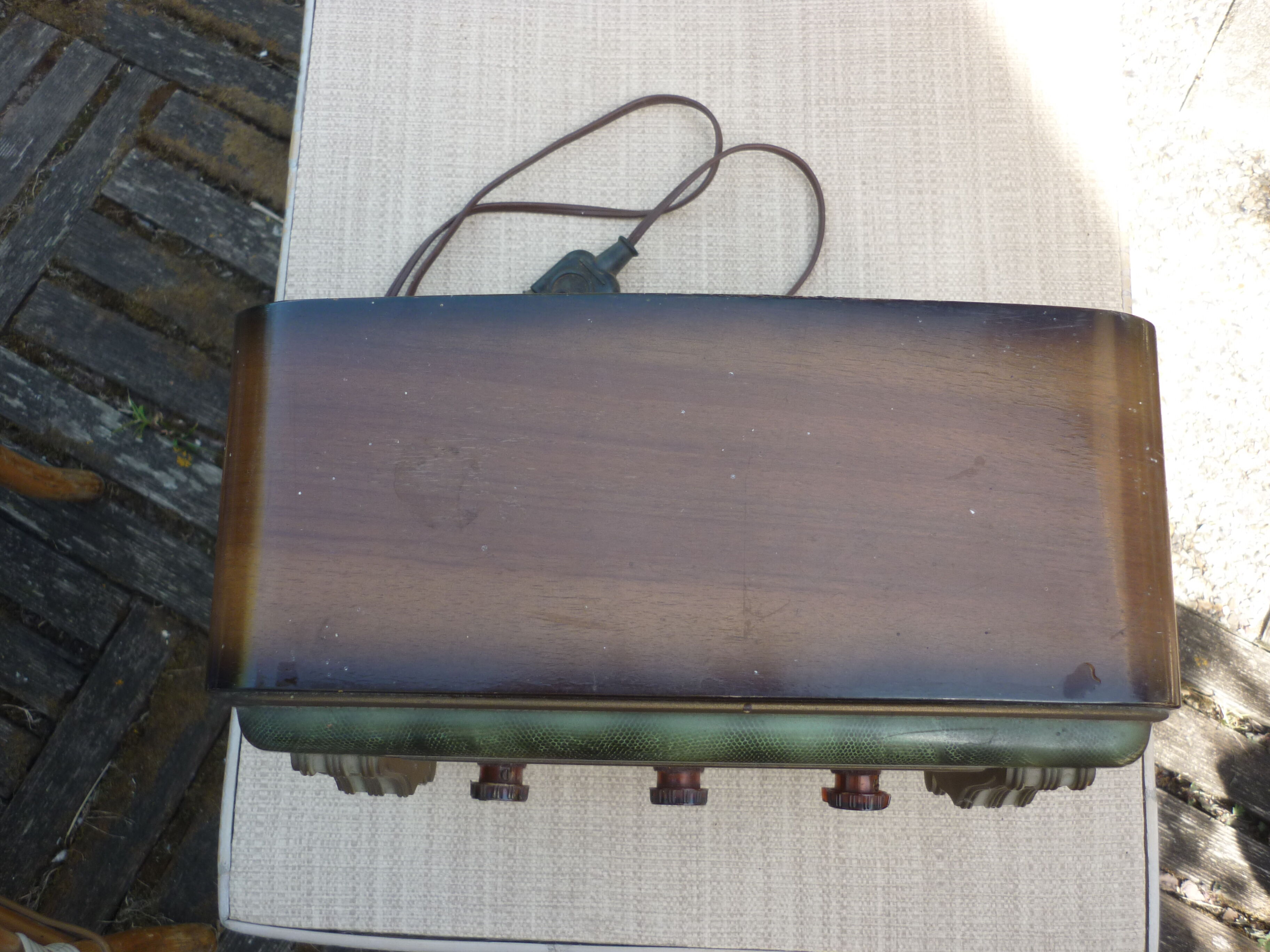 Oceanic vintage radio station