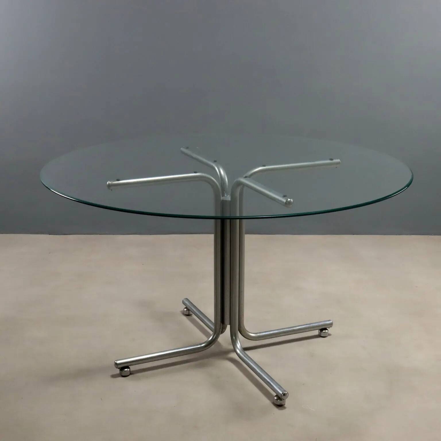 Vintage round table in chrome metal and glass, 1970s.