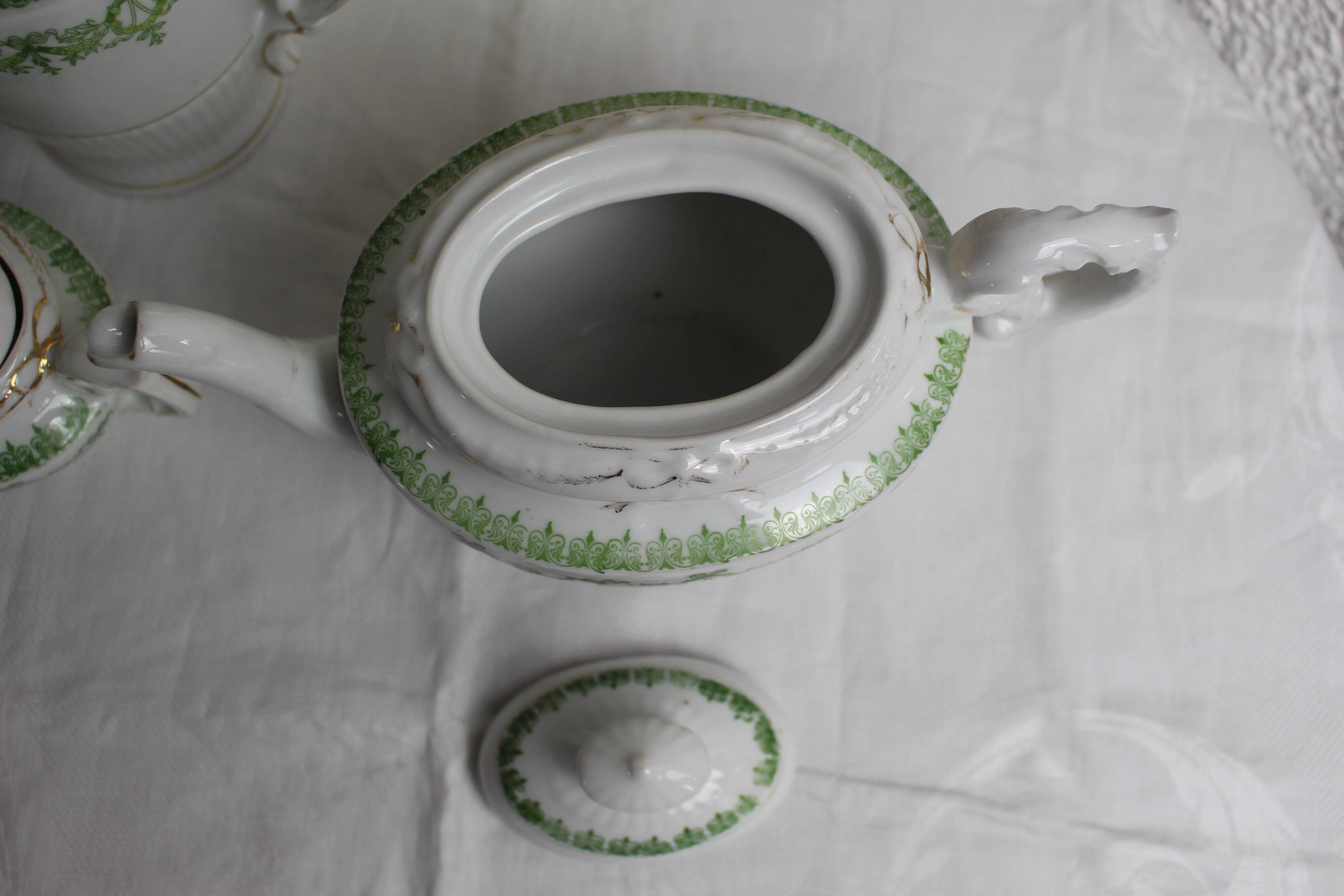 19th century porcelain coffee/teapot service
