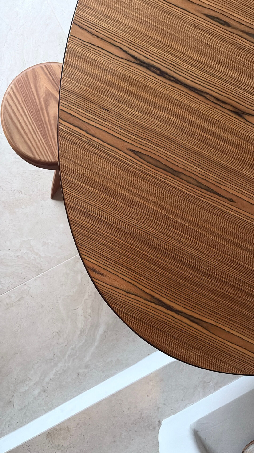 Table ovale Baumann