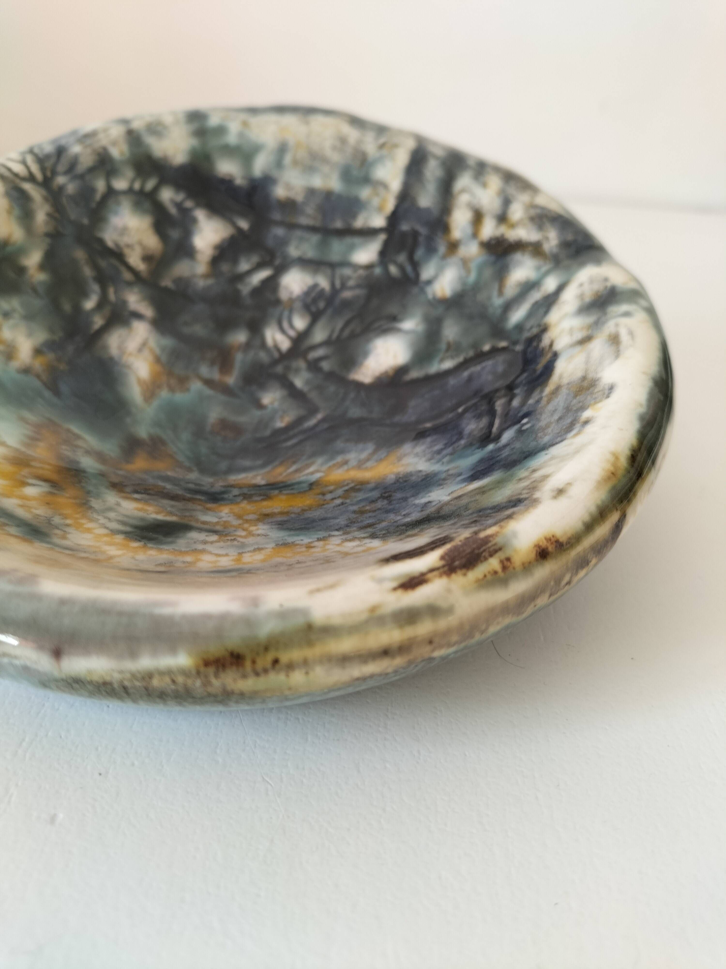 Glazed ceramic cup – Deer in the forest – Incised decoration and free form