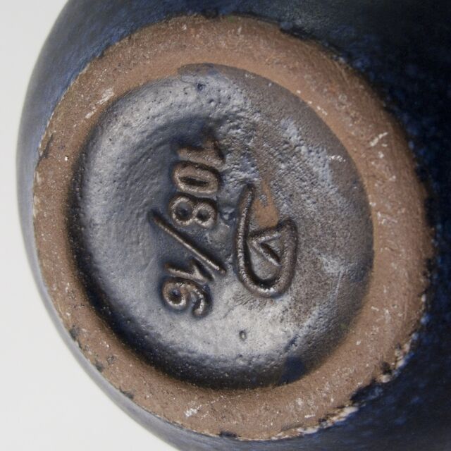 Van Daalen fat purple vase lava