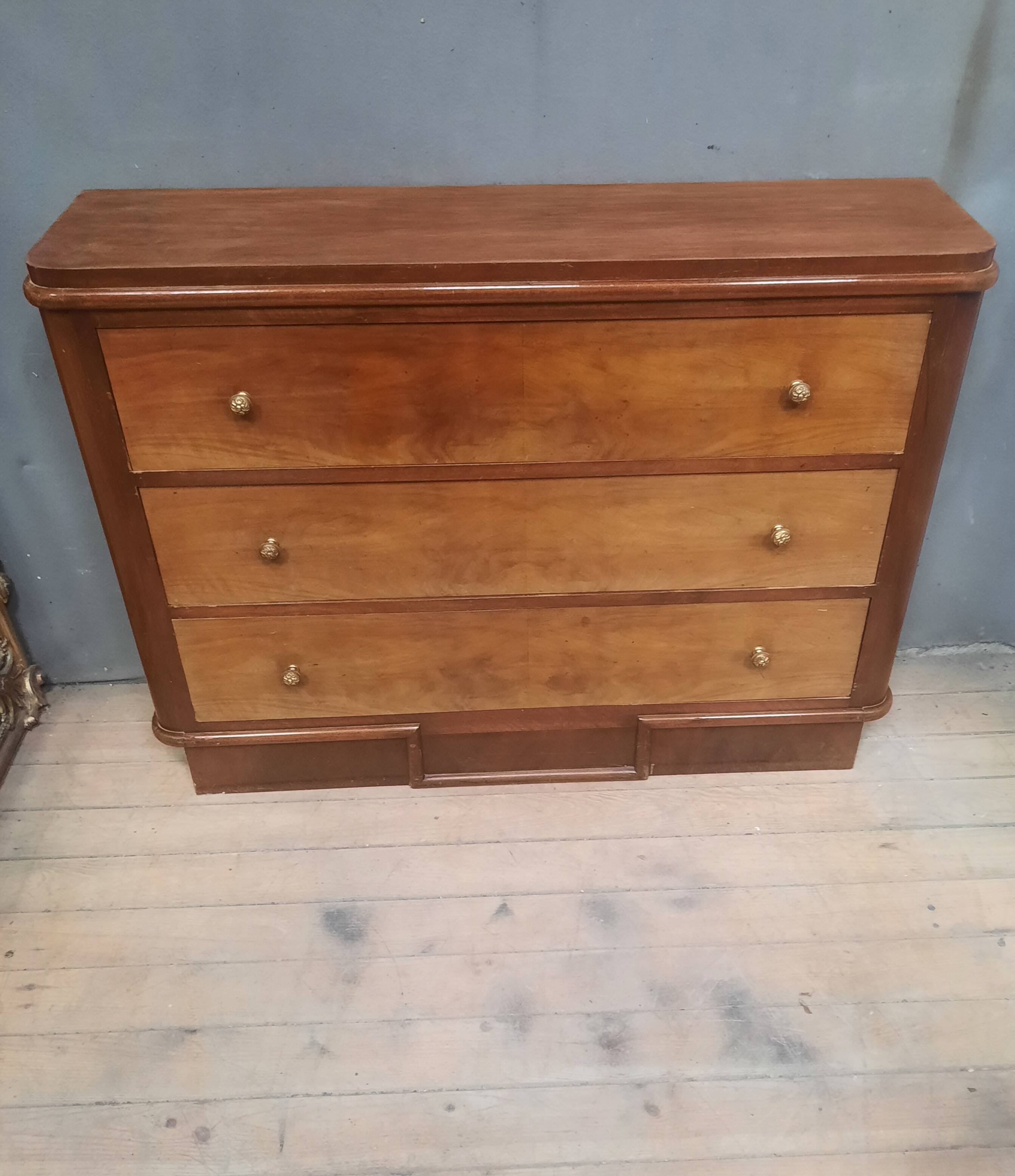 Commode en plaquage  des années 1930