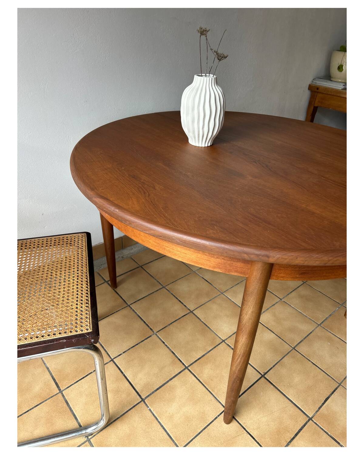 1960s extendable round table