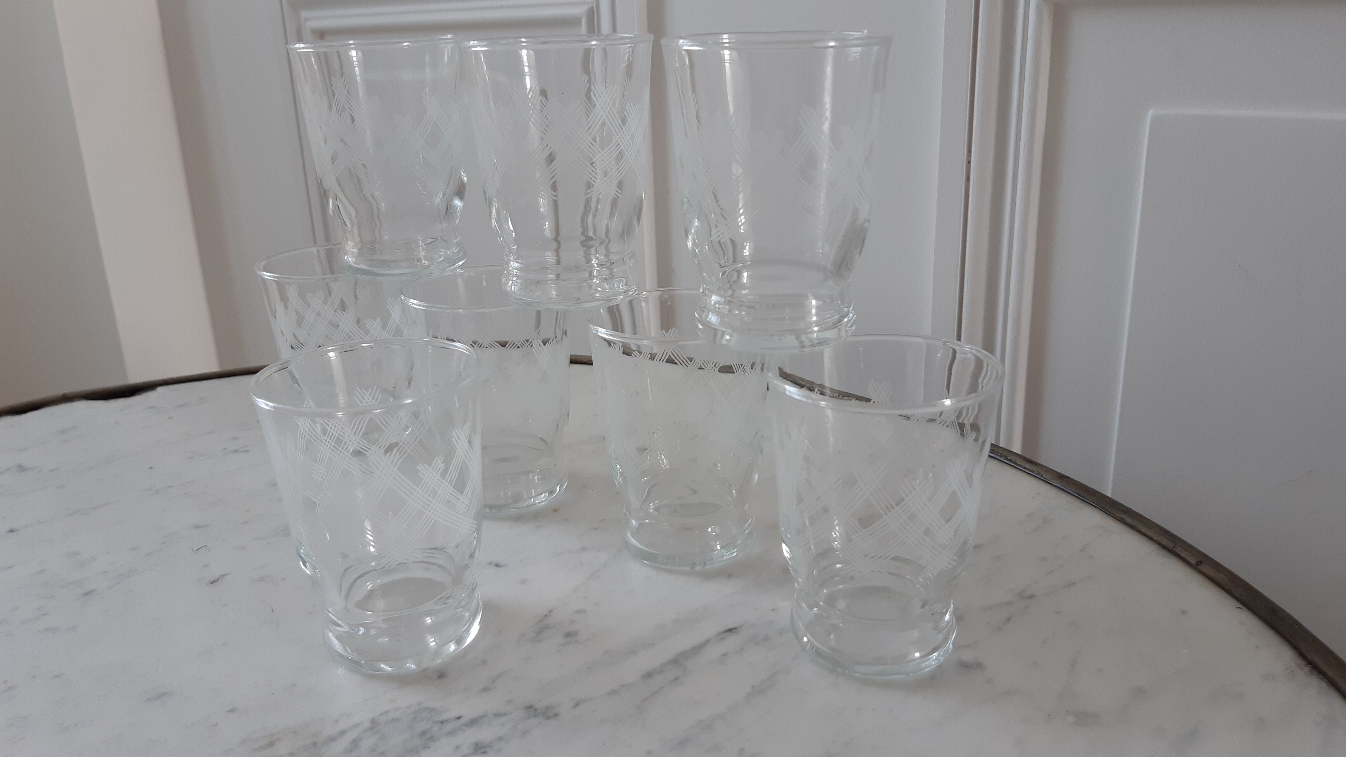 Set of 8 glasses engraved years 50-60