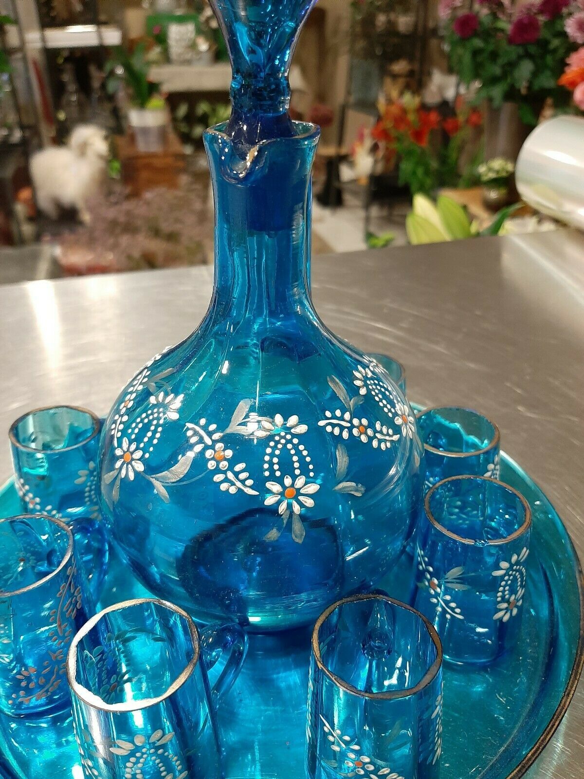 Enamelled liquor service