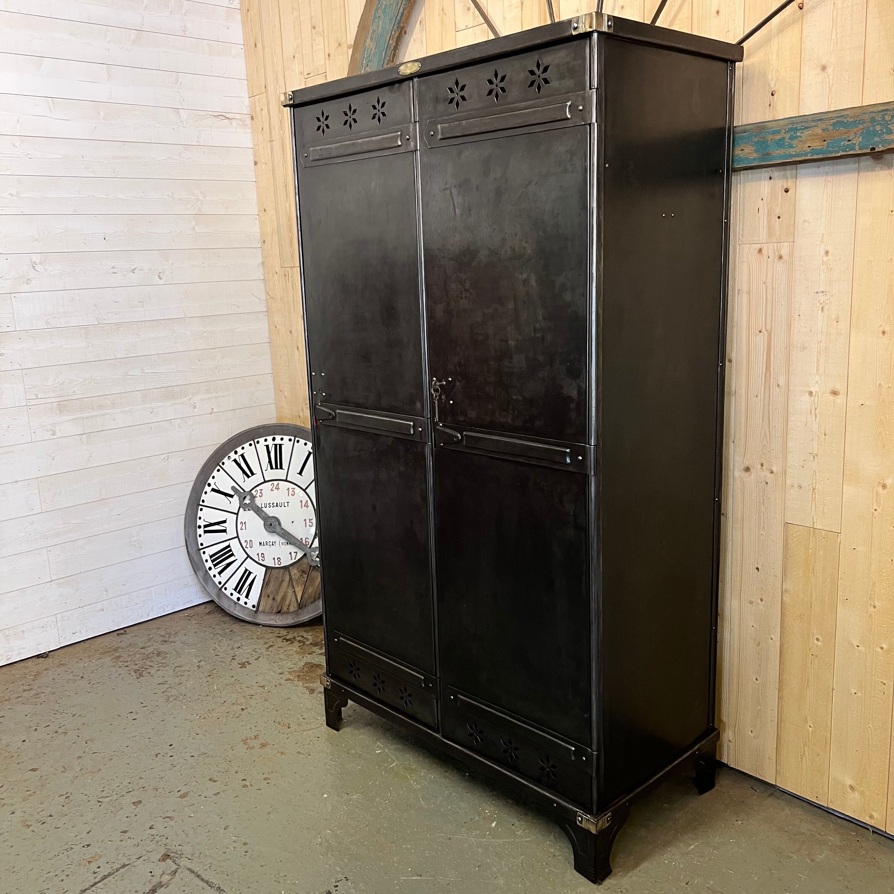 Wardrobe Strafor 1930