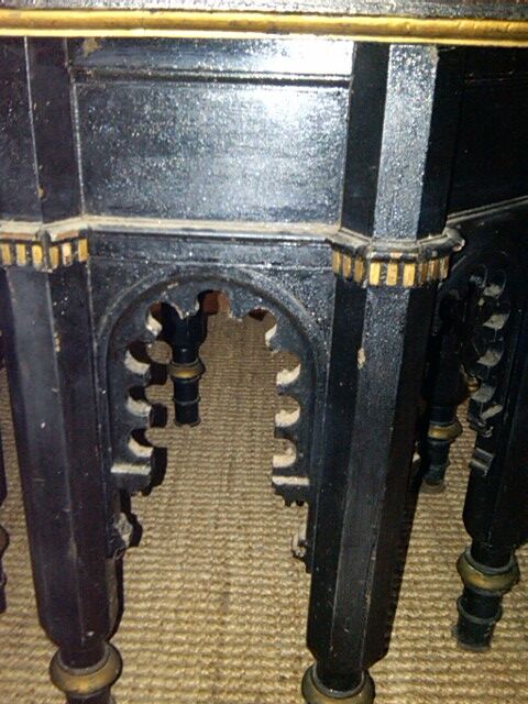 Ancienne table basse orientaliste