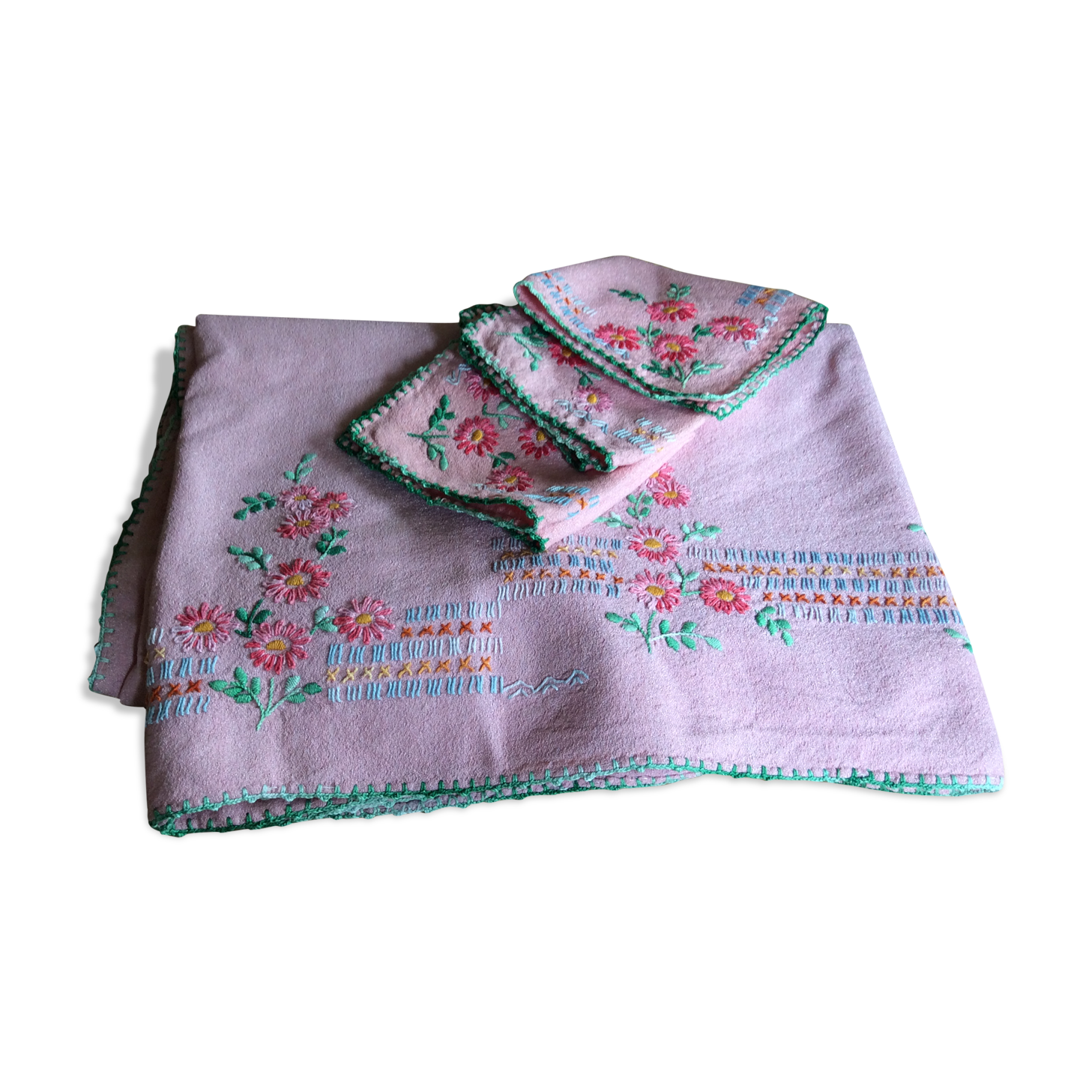 Embroidered tablecloth and 3 towels