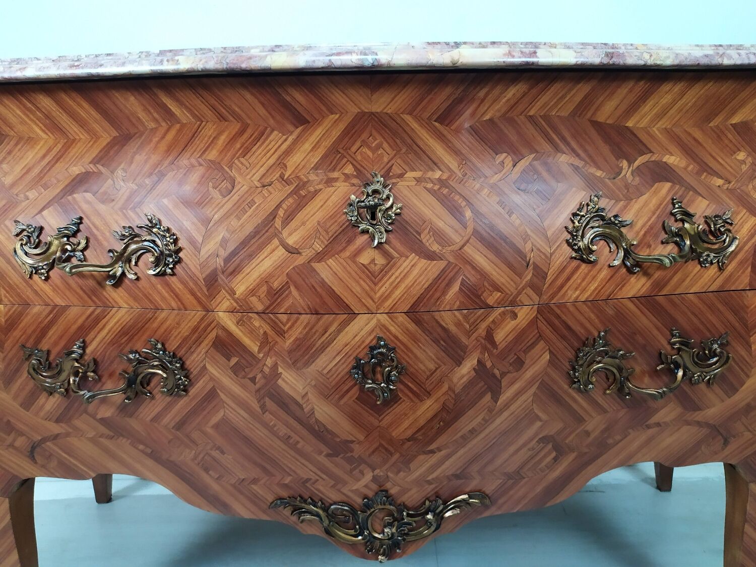 Commode Louis XV galbé
