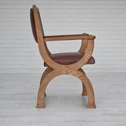 Années 1950, design danois, fauteuil retapissé, cuir marron naturel, bois de chêne.