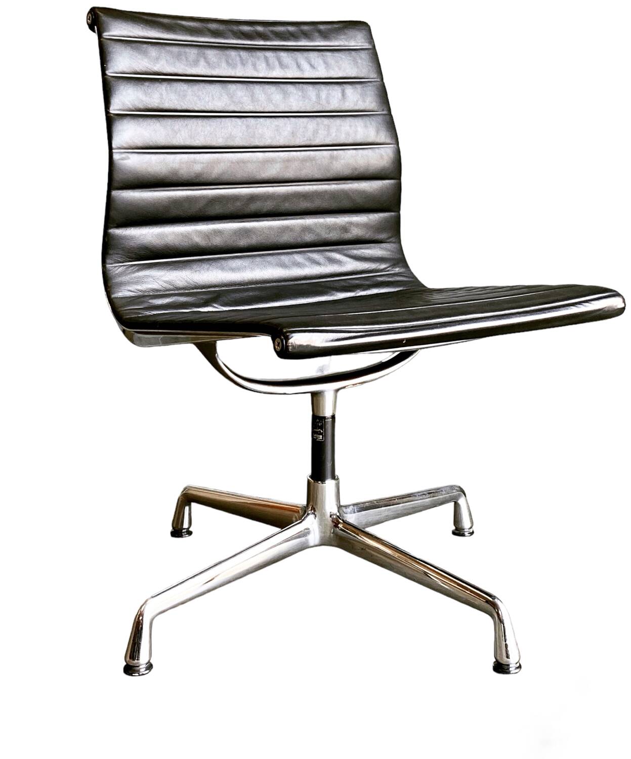 Eames Vitra chaise d'appoint en cuir alu lot de quatre