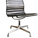 Eames Vitra chaise d'appoint en cuir alu lot de quatre