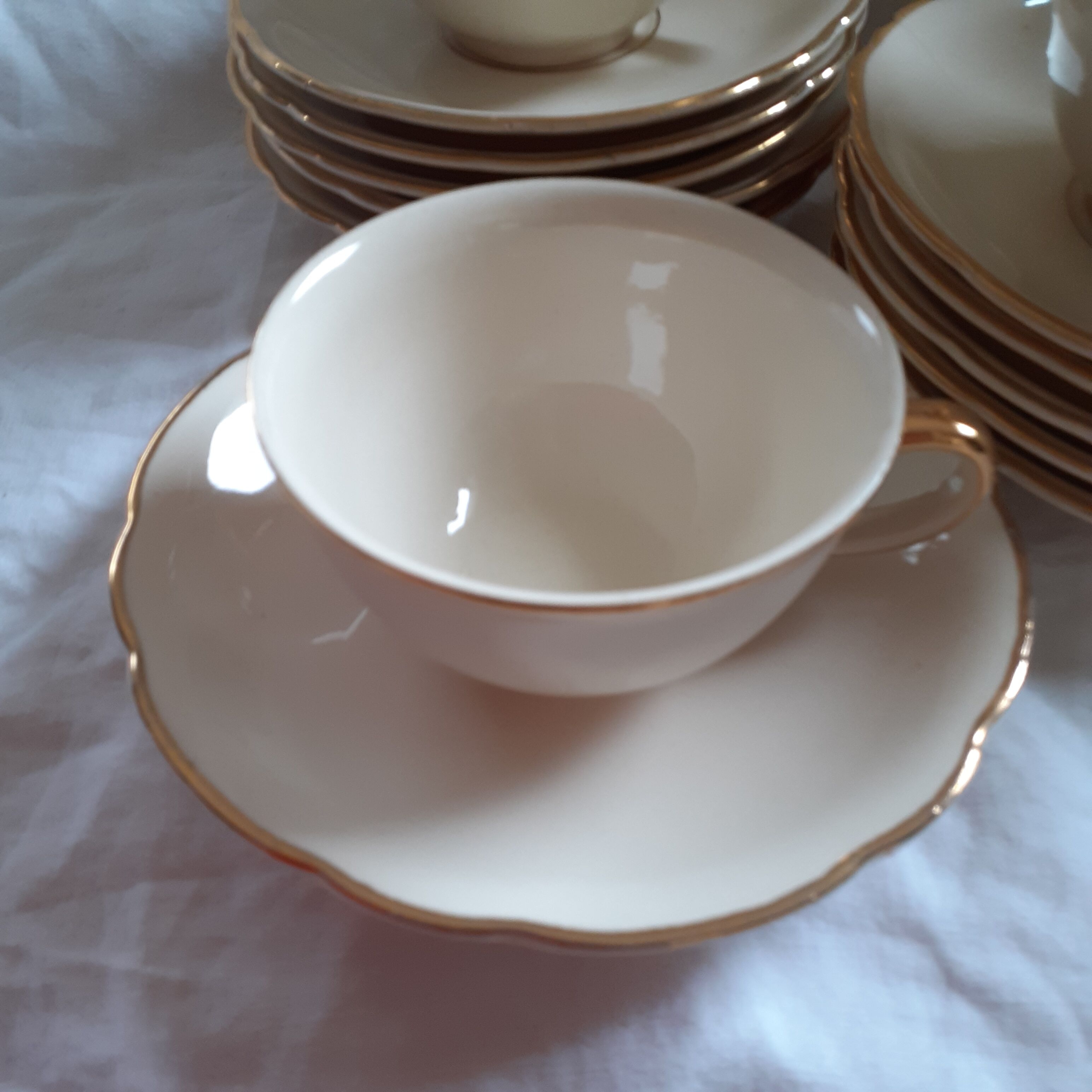 8 tea cups from the 50s