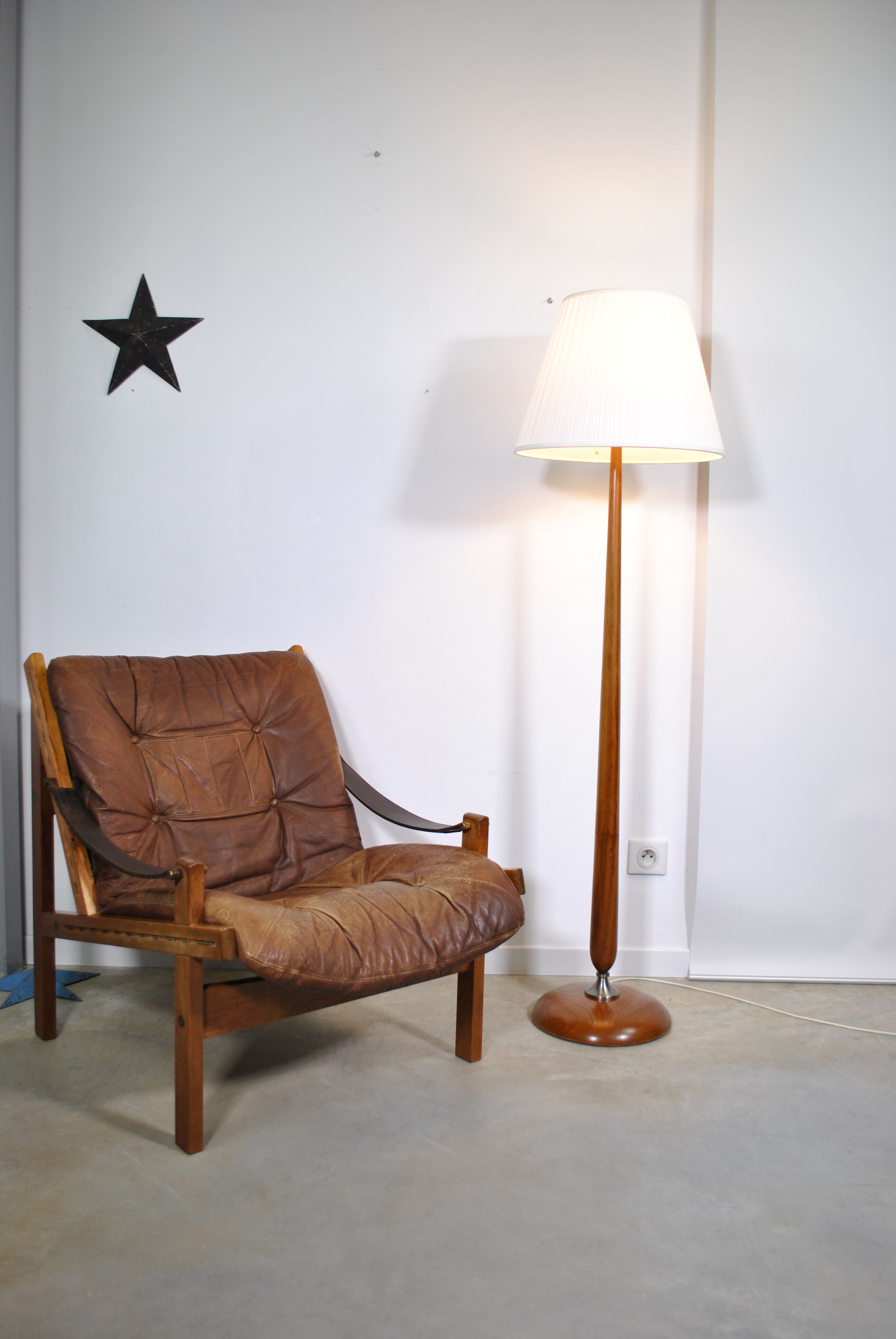 Wood floor lamp 1970