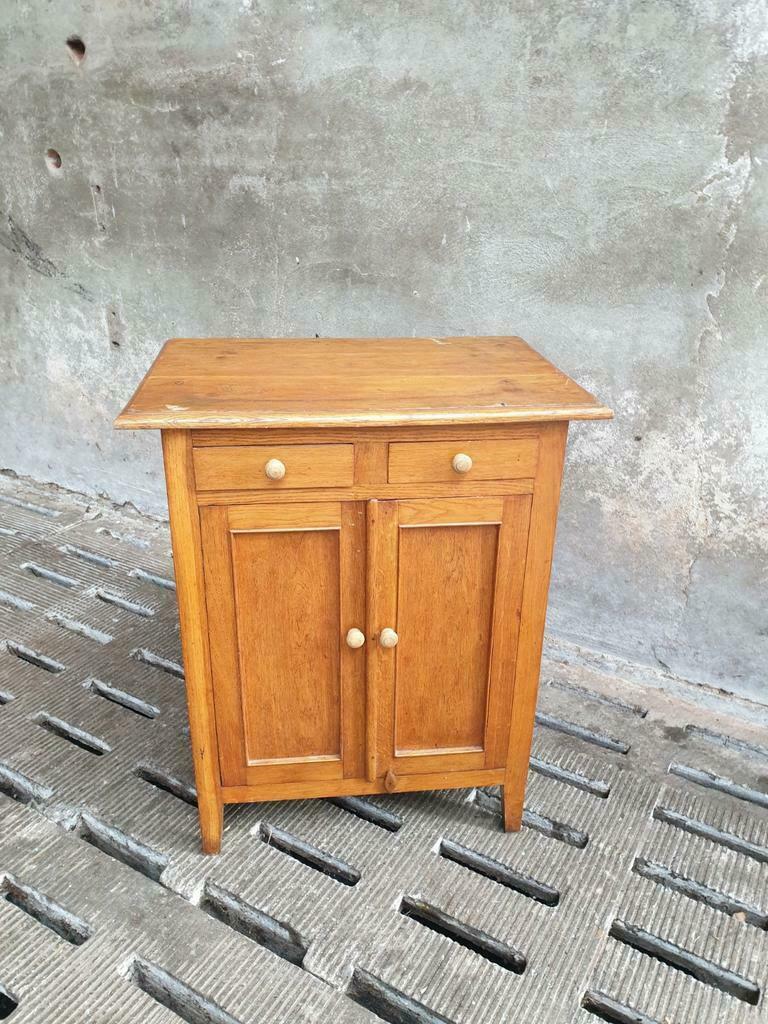 Commode en chêne coffre de tiroirs