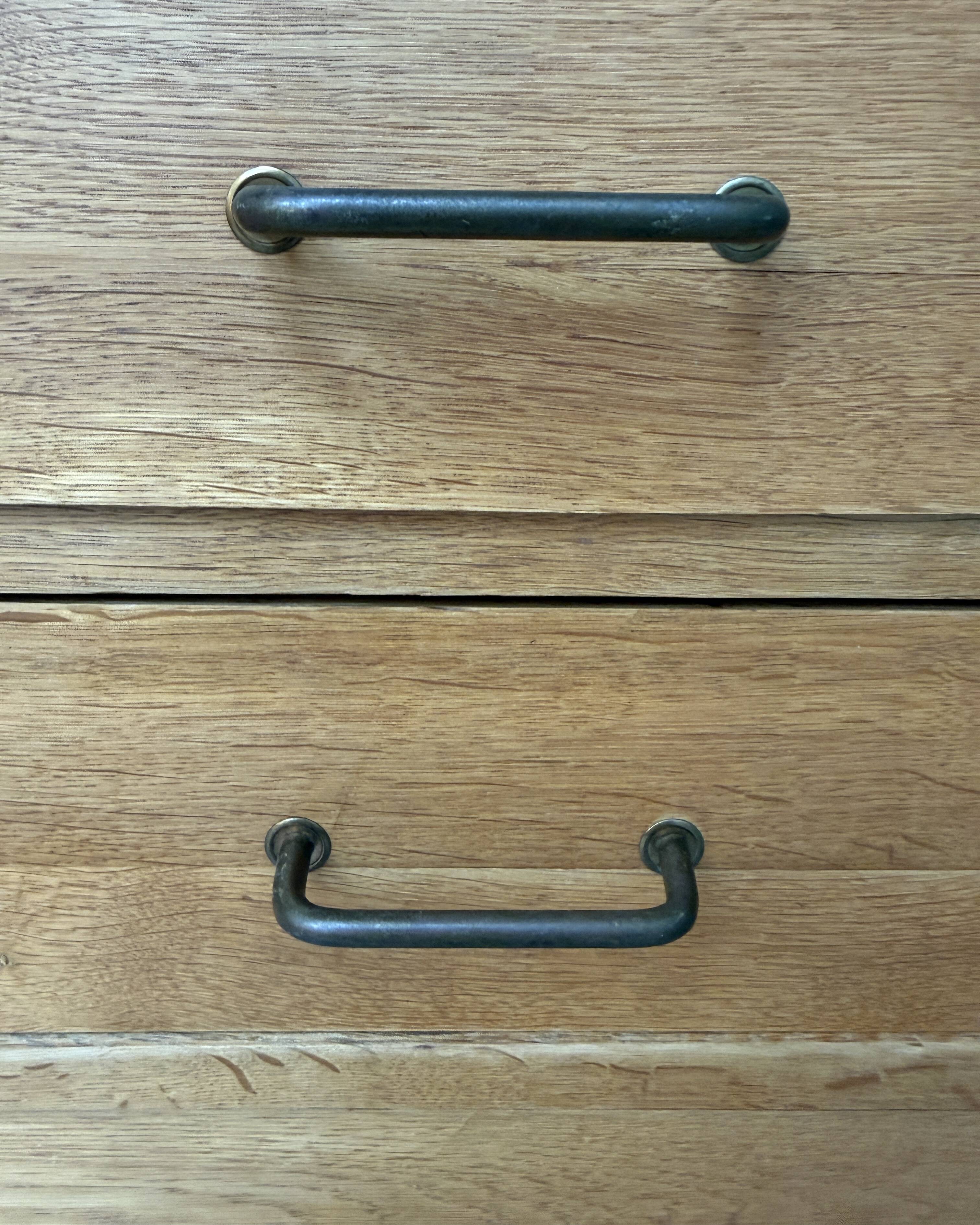 Petite commode vintage en chêne (restaurée)