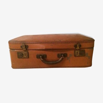 Valise en carton