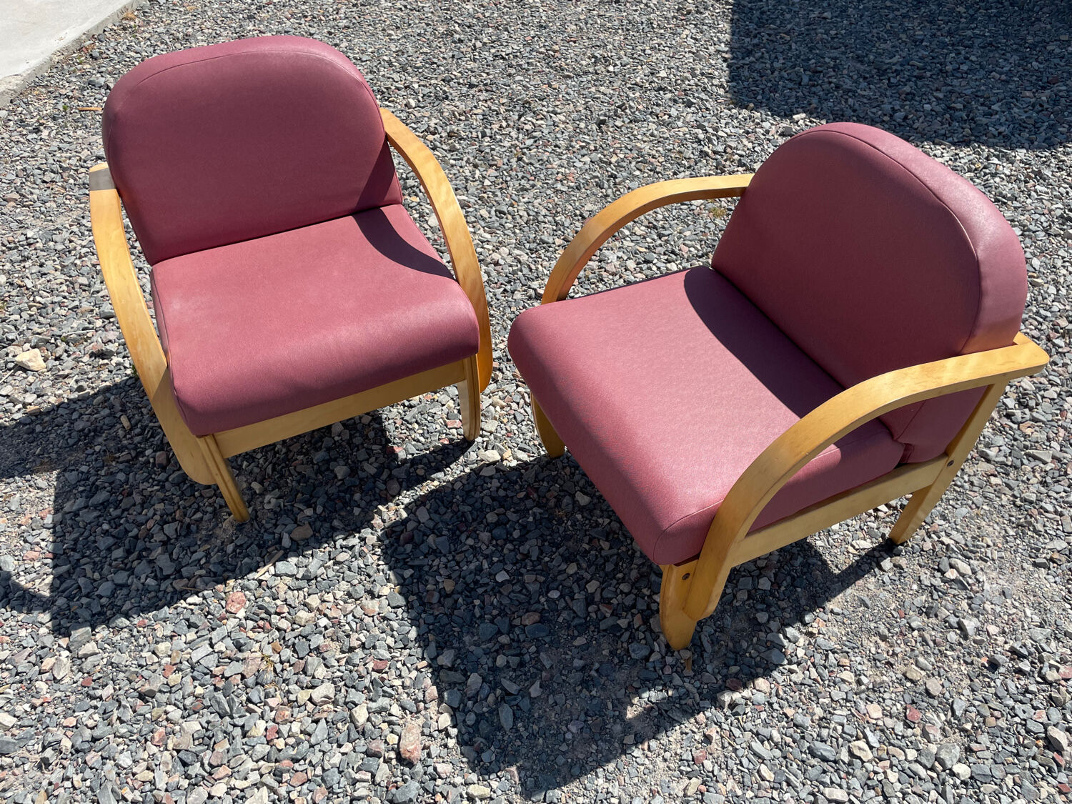 Paire de fauteuils style Baumann