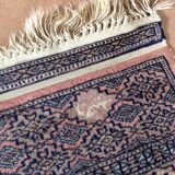 Rectangular oriental rug 153 x 91 cm