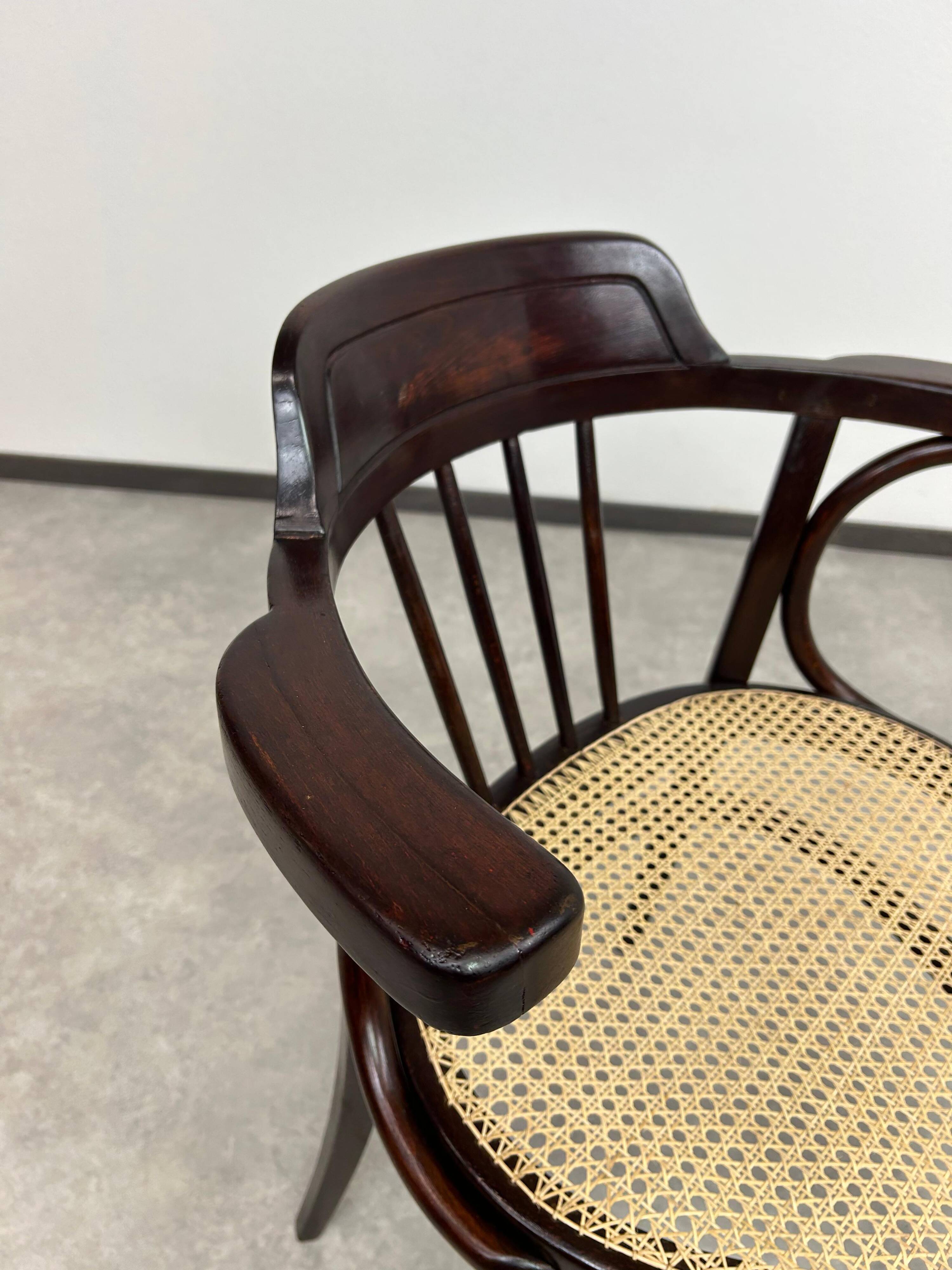 Fauteuil d'angle n°6 par J&J Kohn