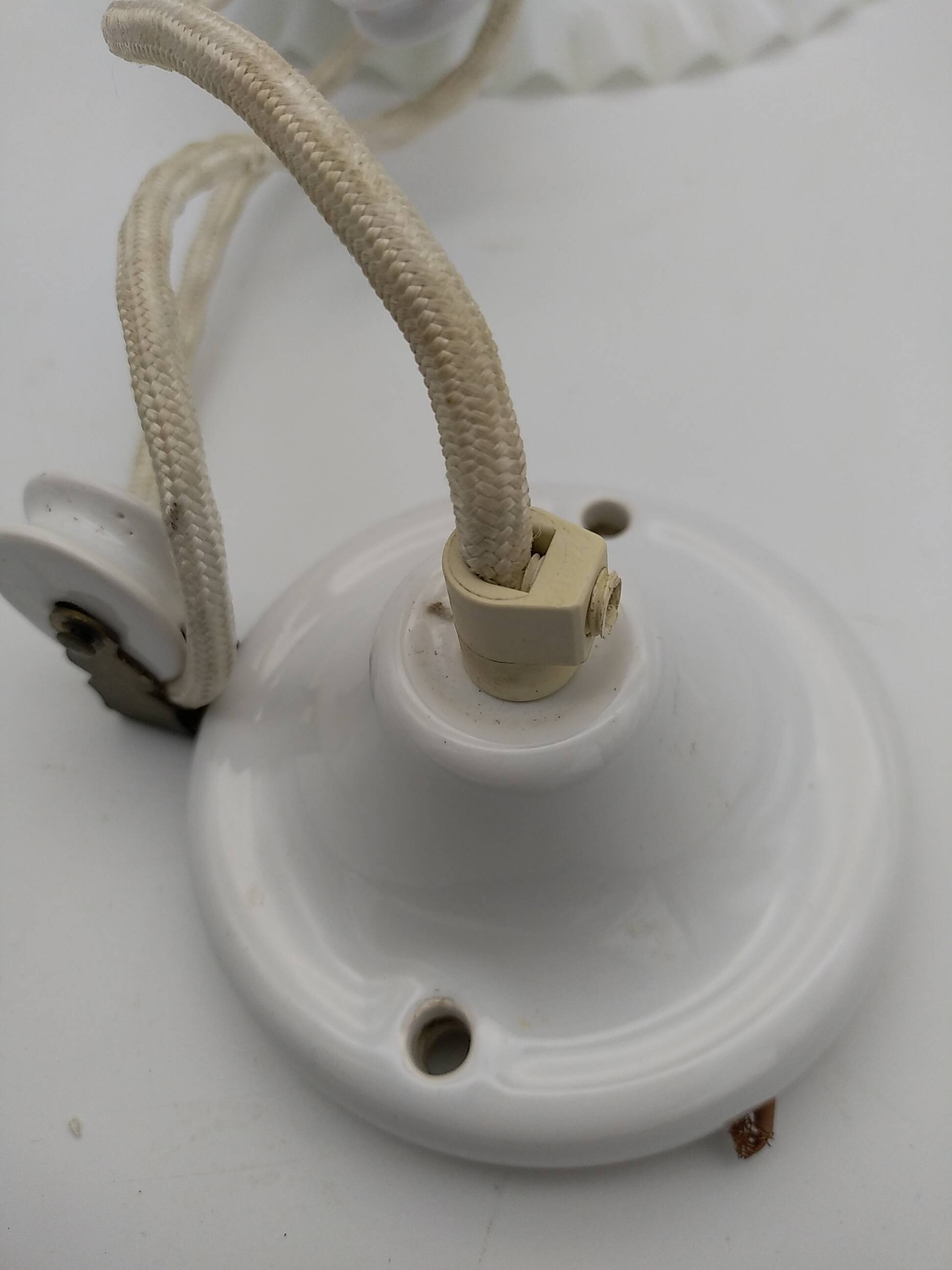 Suspension with porcelain and glass counterweight.