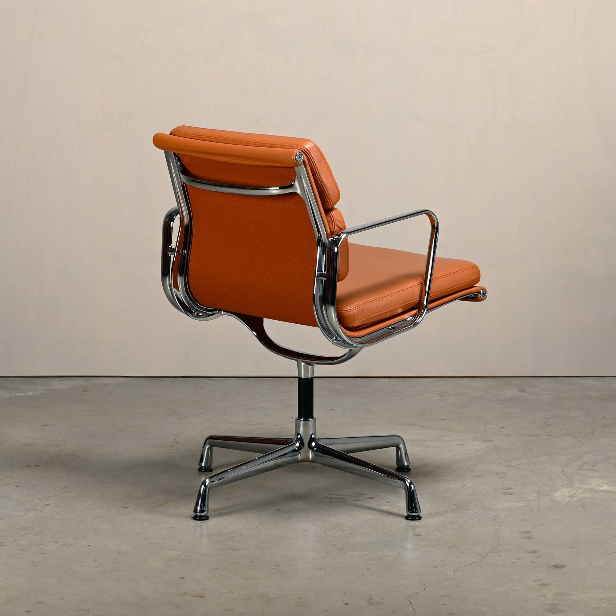 Charles & Ray Eames EA208 Soft Pad Chairs Chrome and Cognac leather, Vitra